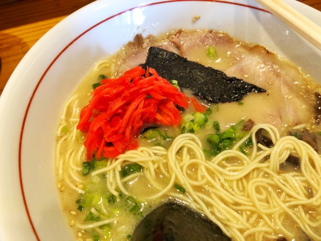 平針ラーメン【亀八】豚骨らーめんと紅ショウガ