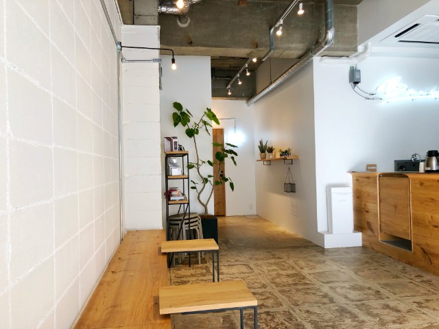 平針【BENCH COFFEE STAND (ベンチコーヒースタンド)】店内１