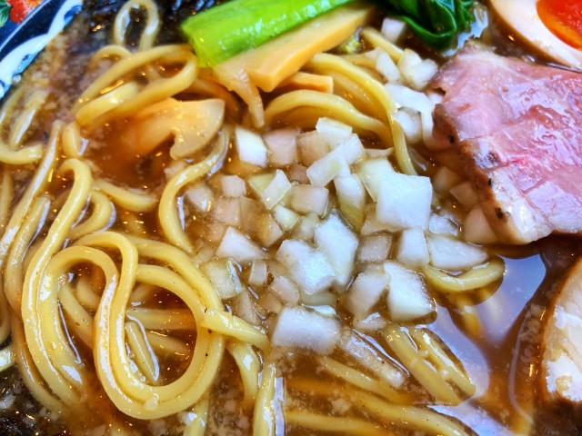 平針ラーメン【だが屋】(試験場近く)麺・玉ねぎ