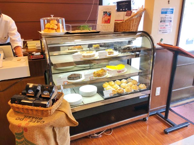 御器所【CAZAN珈琲店 本店(カザンコーヒー)】ケーキショーケース